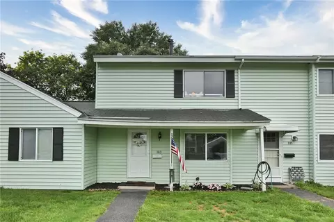 103 Windsorshire Dr, Ogden, NY 14624