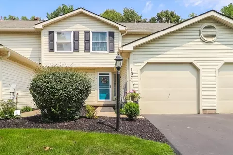 137 Courtshire Ln, Penfield, NY 14526