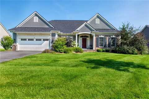 9 Coventry Rdg, Pittsford, NY 14534