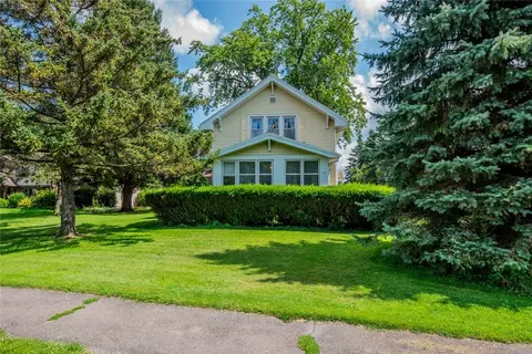 92 Mendon Center Rd, Pittsford, NY 14534