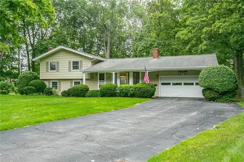 169 Heritage Cir, Greece, NY 14615
