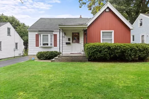 502 Falstaff Rd, Irondequoit, NY 14609