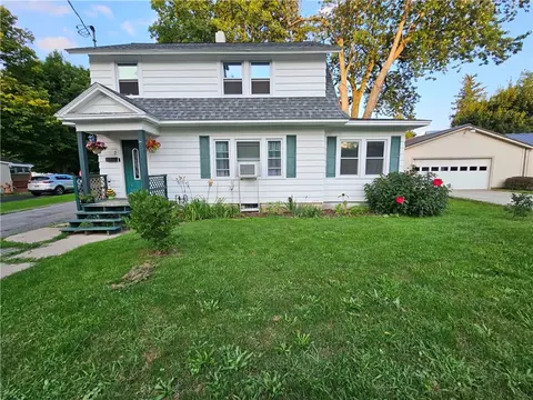 2 Walnut St, Phelps, NY 14532