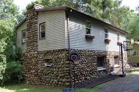 8695 Hawkins Hollow Rd, Batavia, NY 14020