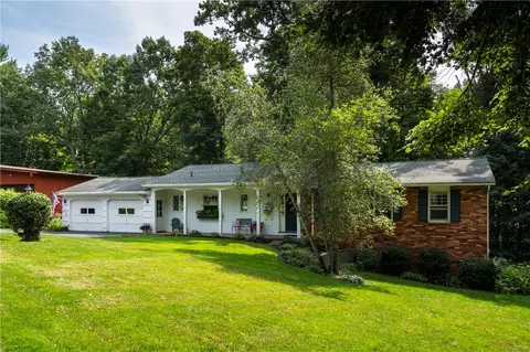 159 Farm Brook Dr, Rochester, NY 14625