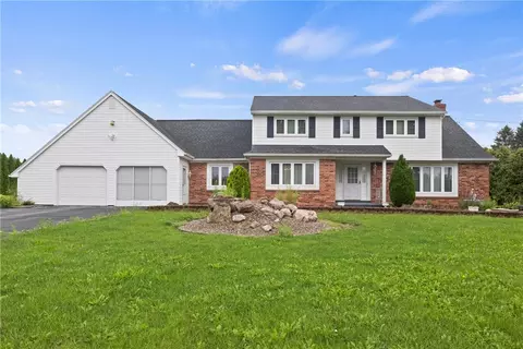 454 Chambers St, Ogden, NY 14559
