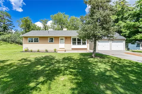 16 Hollybrook Rd, Rochester, NY 14623