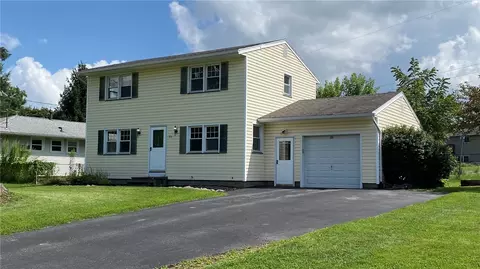32 Ivy Cottage Ln, Rochester, NY 14623