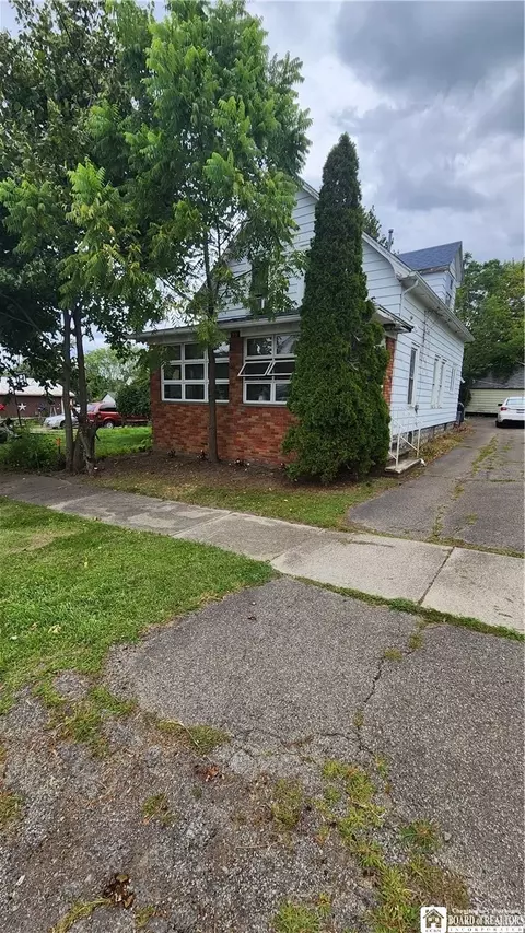 55 Kosciuszko Ave, Dunkirk, NY 14048