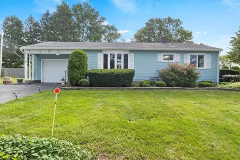12 Valley View Dr, Penfield, NY 14526