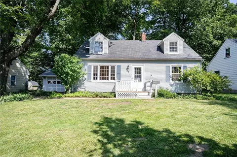 16 Northgate Rd, Greece, NY 14616