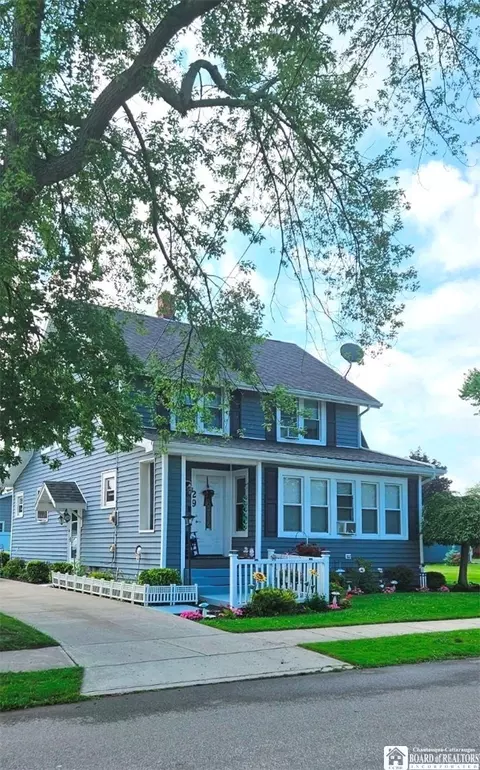29 Willowbrook Ave, Dunkirk, NY 14048