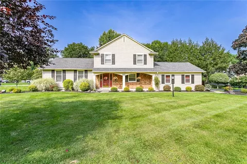 952 Whalen Rd, Penfield, NY 14526