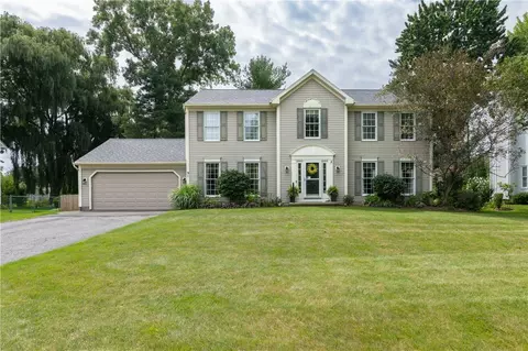 91 Crab Apple Ln, Greece, NY 14626