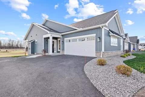 17 Cedarway Cir #237, Webster, NY 14580