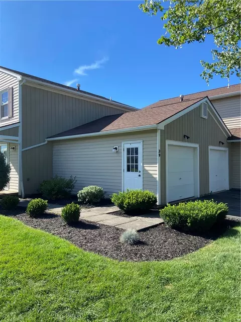 39 Cassandra Ct #PVT, Webster, NY 14580