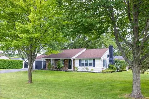 2 Coventry Dr, Ogden, NY 14559