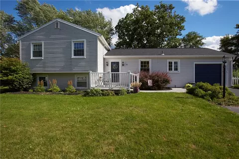 58 Round Hill Rd, Henrietta, NY 14467