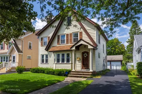 61 Netherton Rd, Rochester, NY 14609