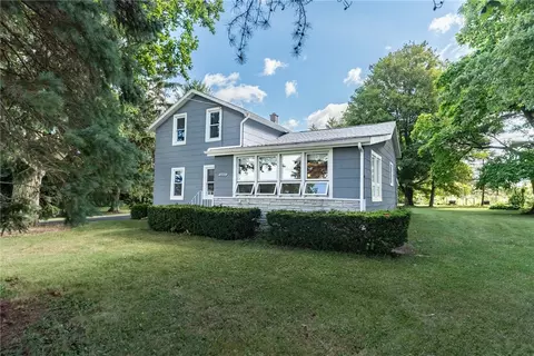 10307 Creek Rd, Pavilion, NY 14525