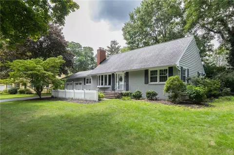 141 Creekwood Dr, Greece, NY 14626