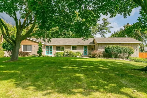 60 Tottenham Rd, Brighton, NY 14610