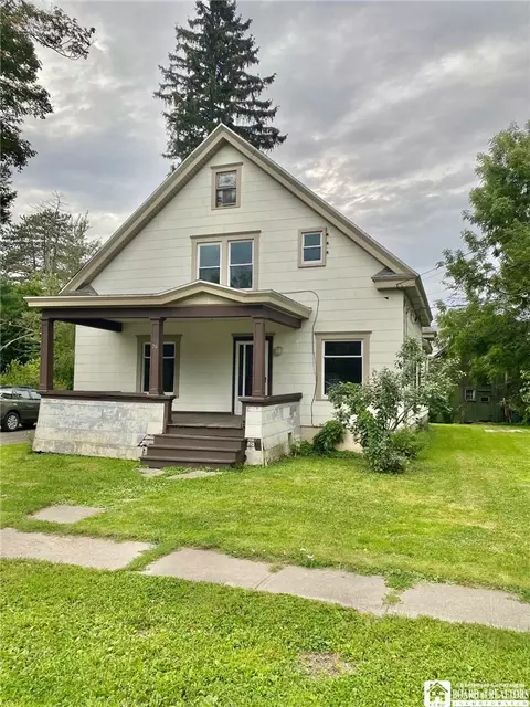26 Pearl St, Hanover, NY 14062