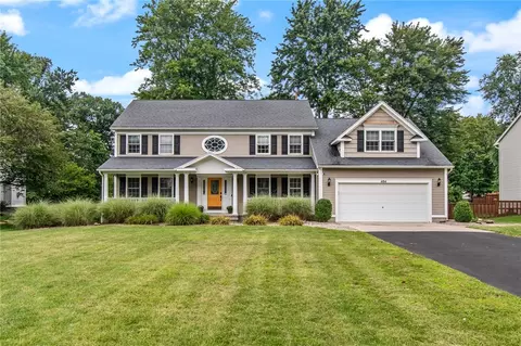 484 Sandystone Cir, Webster, NY 14580