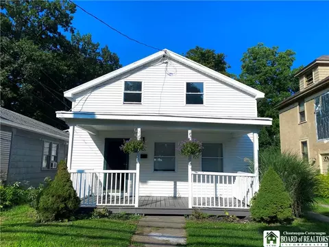 39 White St, Pomfret, NY 14063