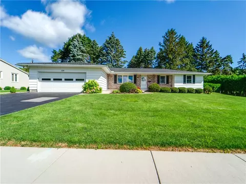 129 San Rose Dr, Irondequoit, NY 14622