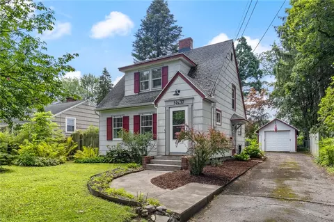 37 Hartfeld Dr, Rochester, NY 14625