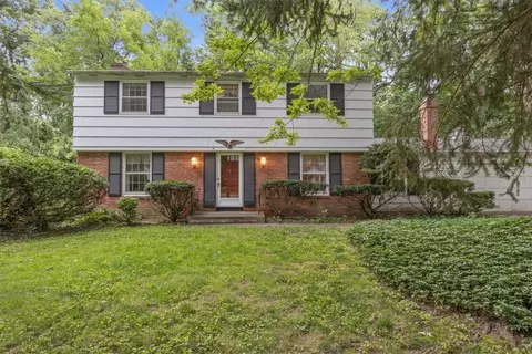 24 Kirklees Rd, Pittsford, NY 14534