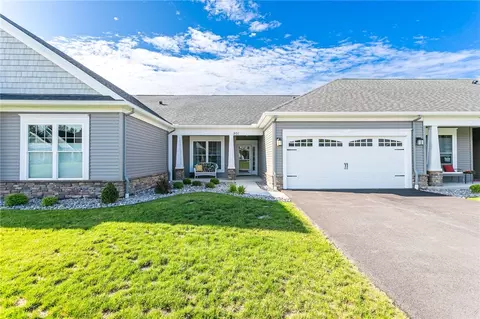 901 Pathway Ln, Webster, NY 14580