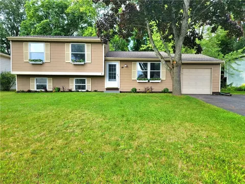 10 Jennifer Cir, Gates, NY 14606