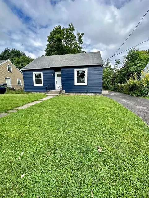 42 Traver Cir, Rochester, NY 14609