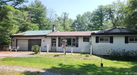 8751 Hopkins Rd, Batavia, NY 14020