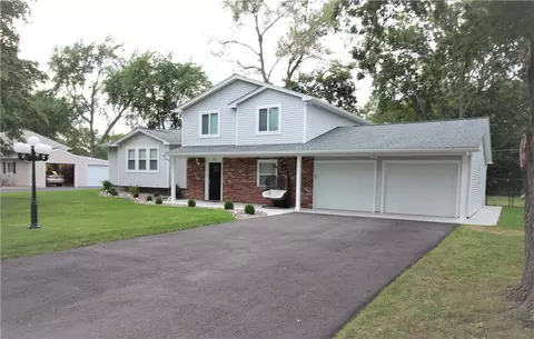 72 Kathy Dr, Pittsford, NY 14534