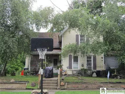 825 Prendergast Ave, Jamestown, NY 14701