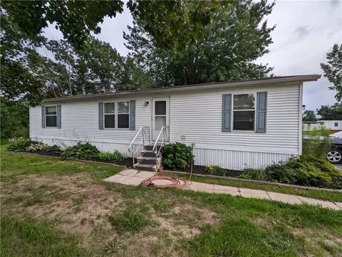 31 Locust Dr, Hamlin, NY 14464