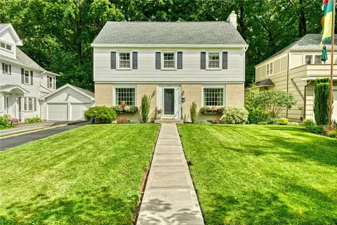 134 Chestnut Hill Dr, Irondequoit, NY 14617