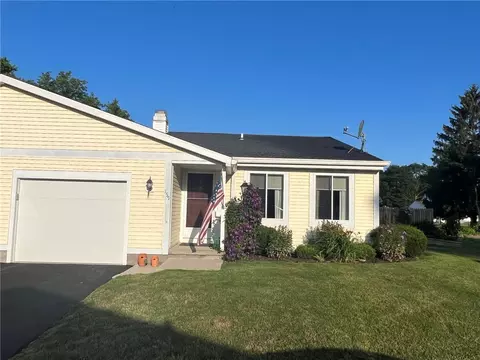 159 Greenway Blvd, Riga, NY 14428