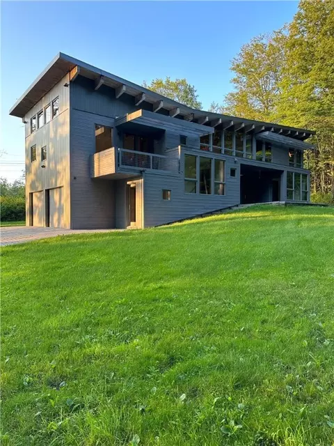 110 Loomis Ct, Danby, NY 14850