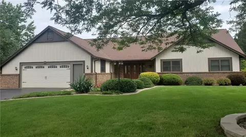 4 Coventry Dr, Ogden, NY 14559