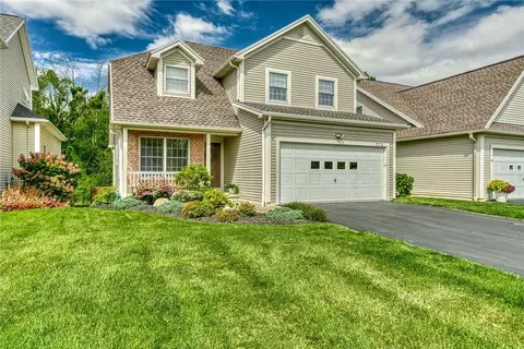 772 Bel Arbor Trl, Webster, NY 14580