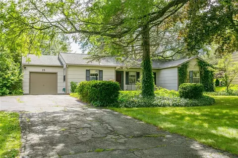 15 E Jefferson Cir, Pittsford, NY 14534