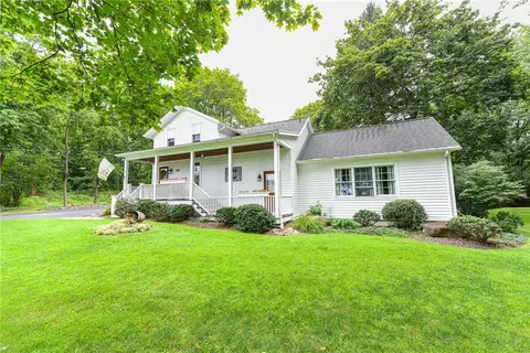 403 Stone Rd, Pittsford, NY 14534