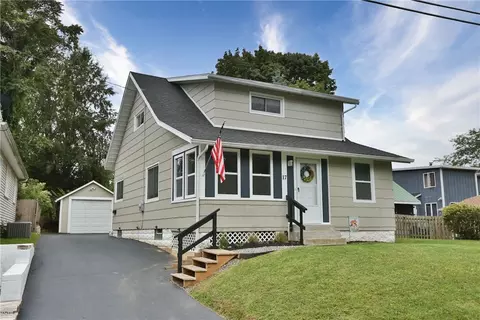 17 Broderick Dr, Irondequoit, NY 14622