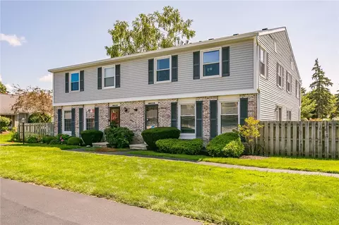 6 Springwood Dr, Webster, NY 14580