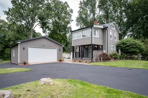 125 Hinkleyville Rd, Parma, NY 14559