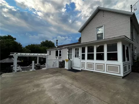 68 Galen St, Galen, NY 14433